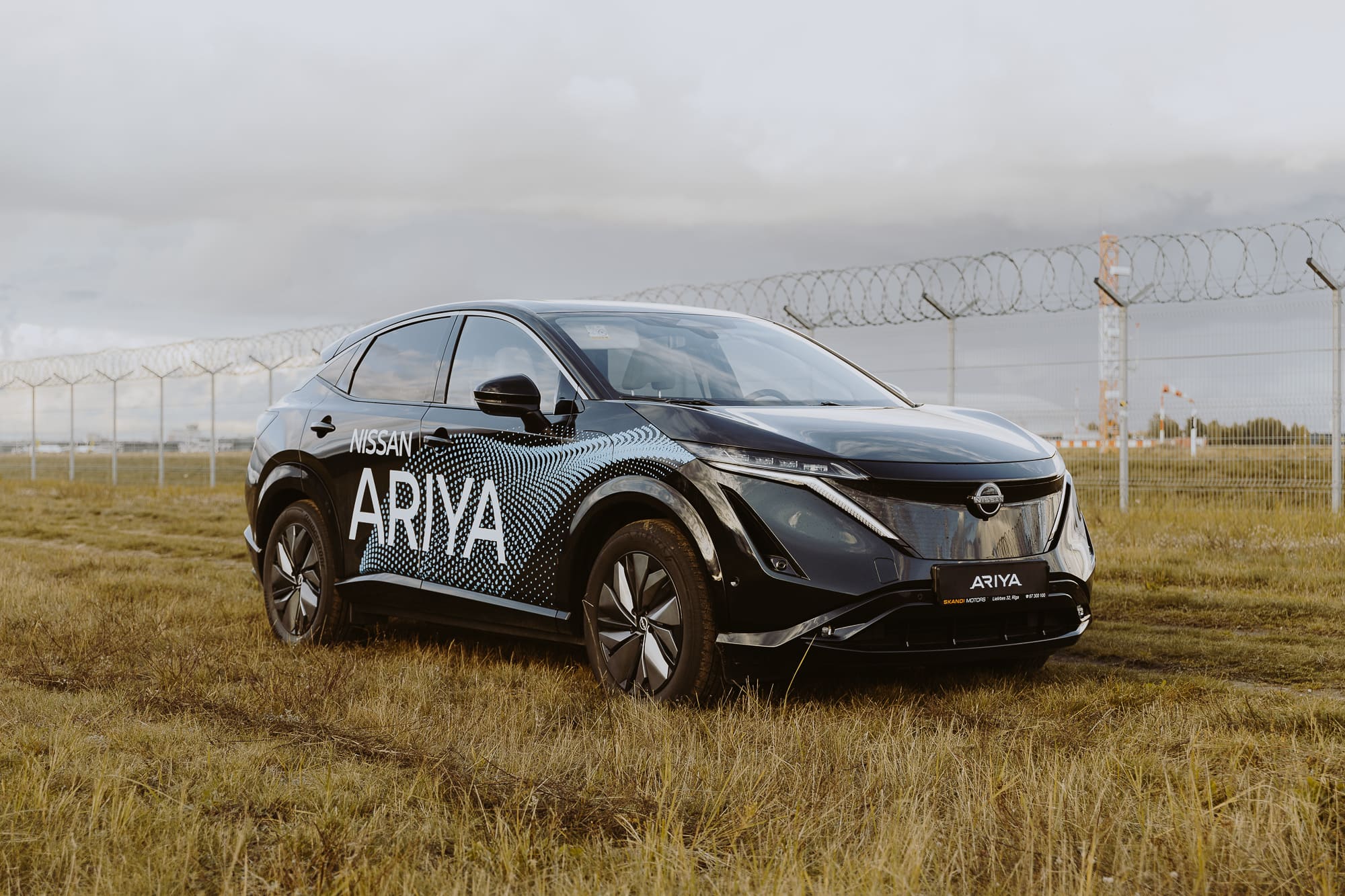 nissan ariya elektroauto klajā laukā