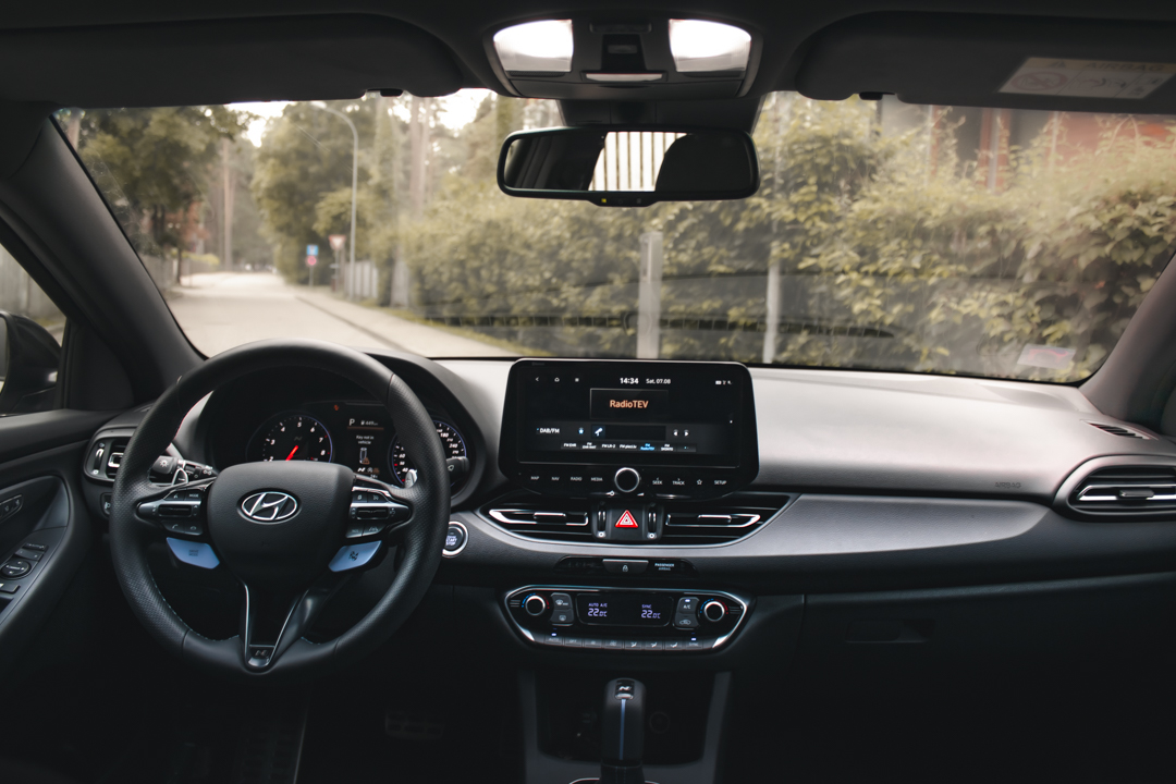 moderns auto salona interjers