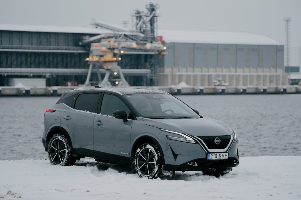 peleks Nissan qq power ziemā pie ostas