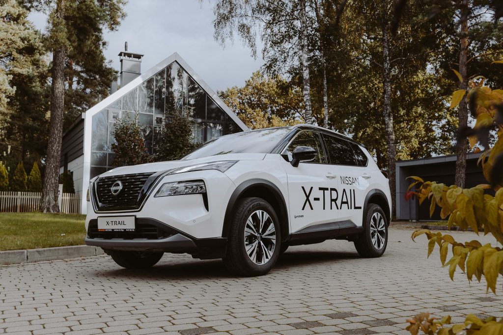 balts Nissan xtrail