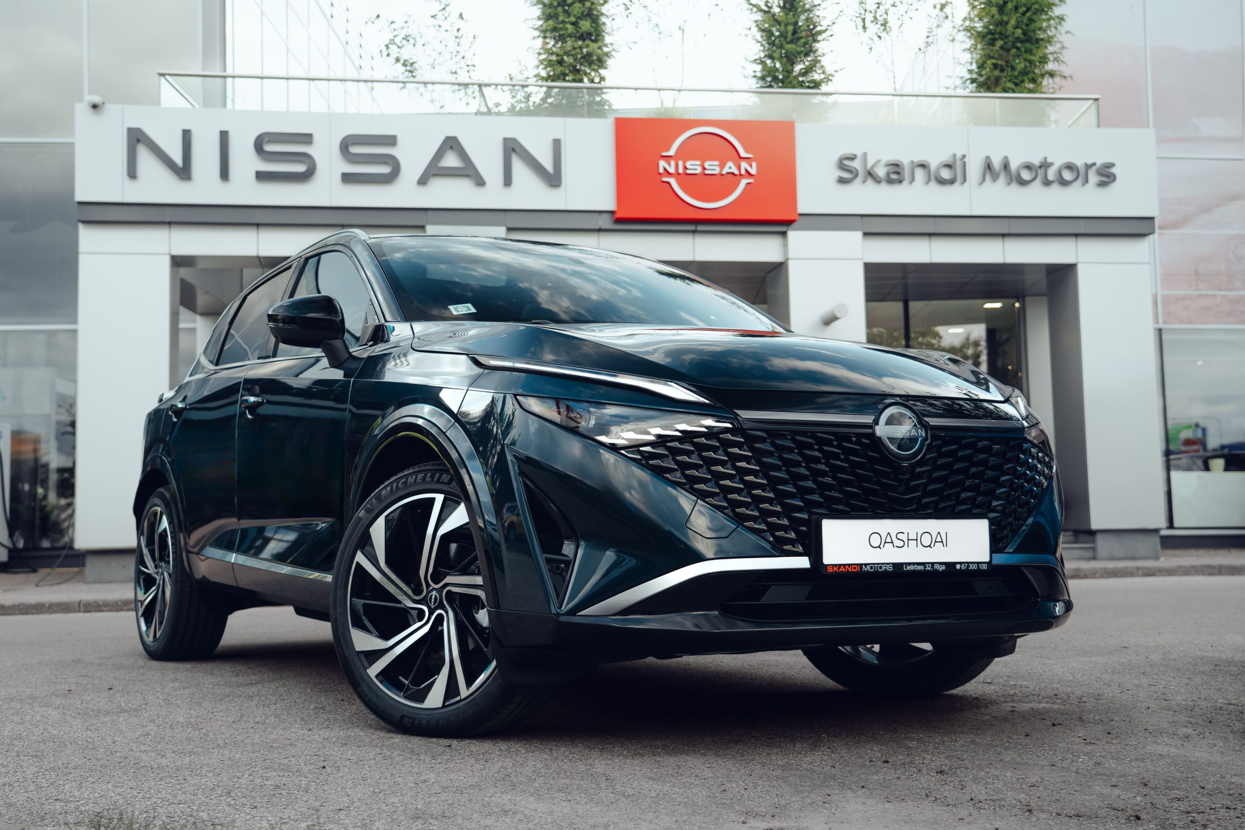 Nissan qashqai pie Skandi Motors salona