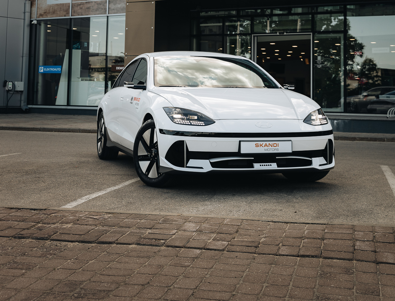 balts Hyundai ioniq6 elektroauto