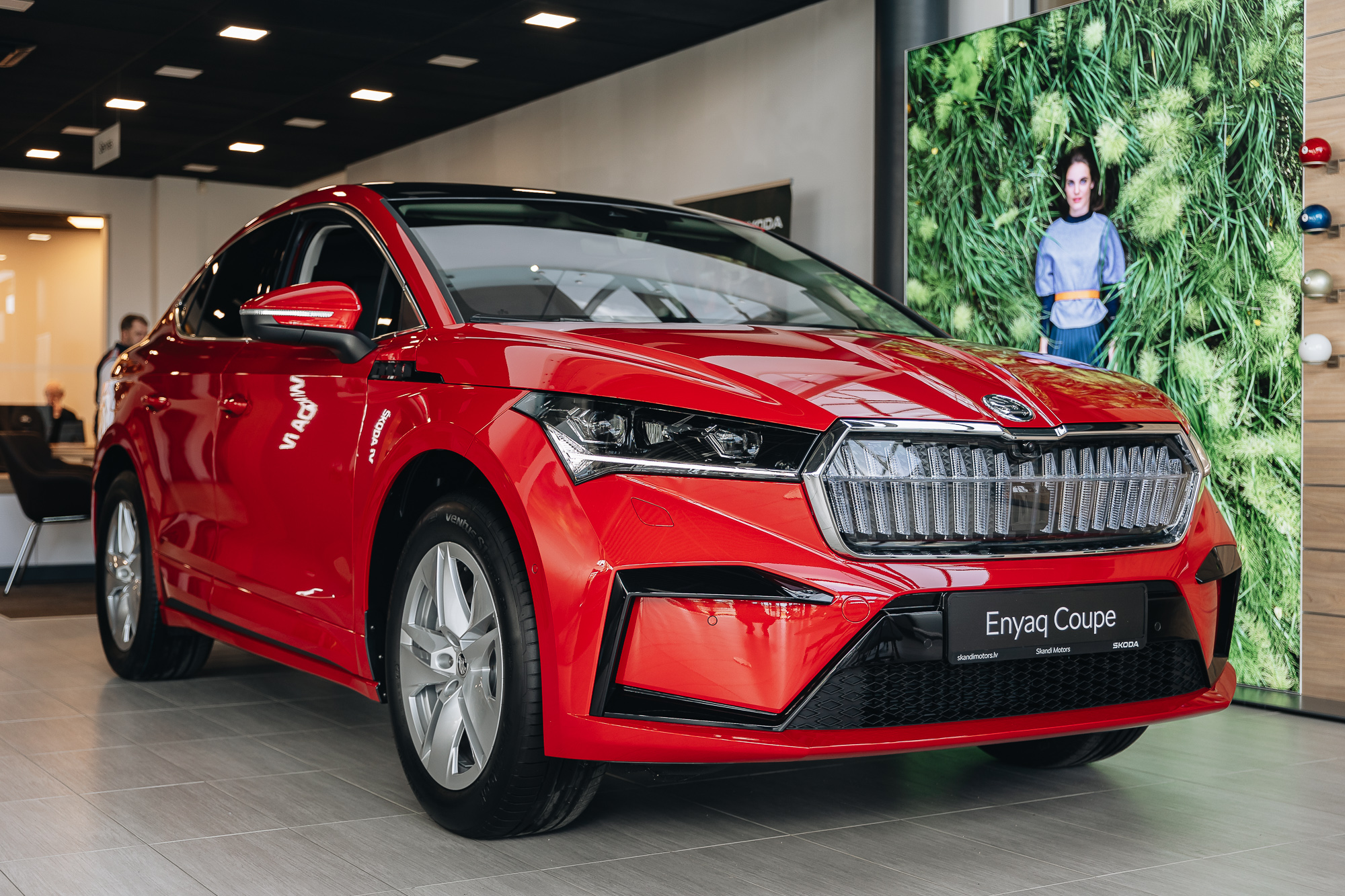 škoda enyaq Skandi Motors salonā