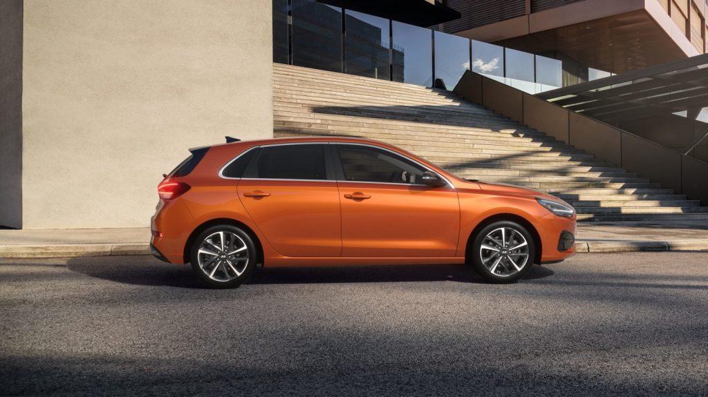 Oranžs Hyundai i30