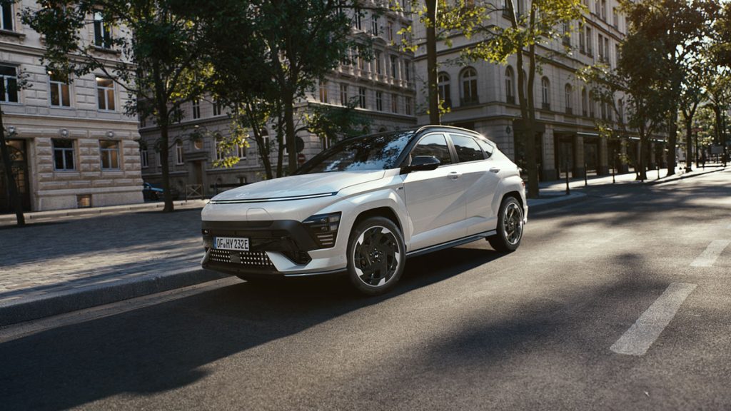 Pelēks Hyundai KONA Electric