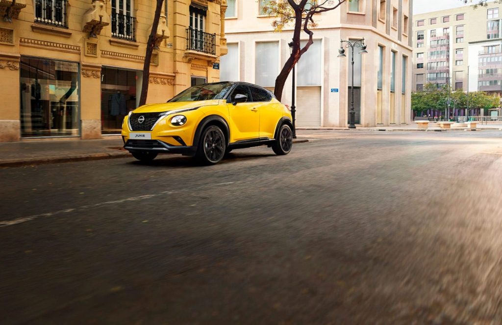 Dzeltens Nissan Juke