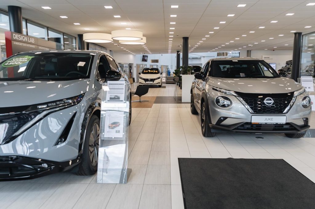 Dažādi Nissan modeļi