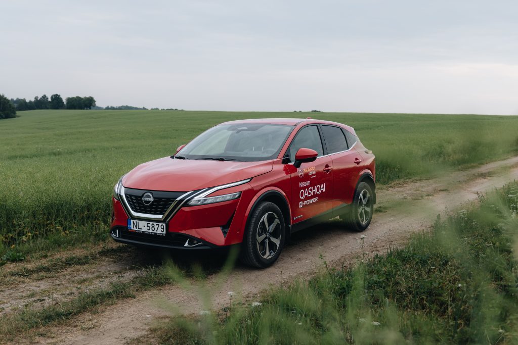 Sarkans Nissan Qashqai 